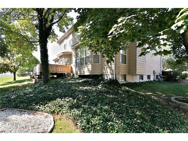 550 Oak Commons Dr, Ballwin, MO 63021 photo 37