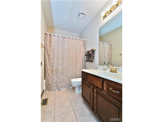 550 Oak Commons Dr, Ballwin, MO 63021 photo 25