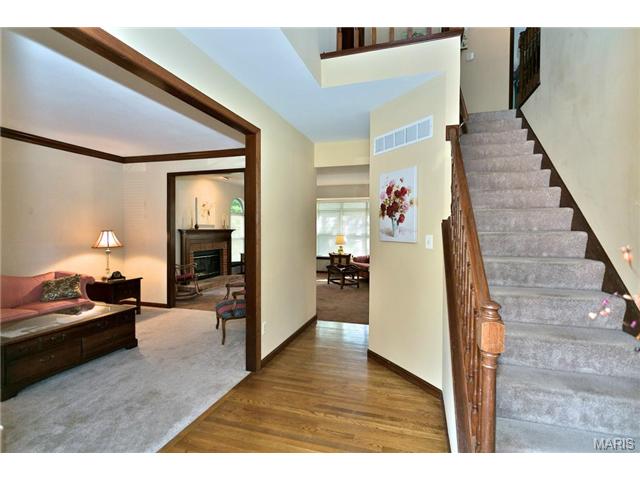 550 Oak Commons Dr, Ballwin, MO 63021 photo 6