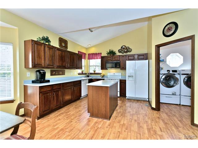 550 Oak Commons Dr, Ballwin, MO 63021 photo 17