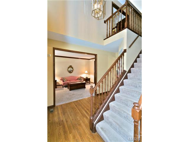 550 Oak Commons Dr, Ballwin, MO 63021 photo 9