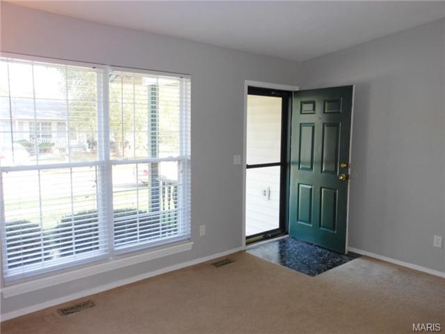 1330 Manuka Dr, O'fallon, MO 63366 photo 2