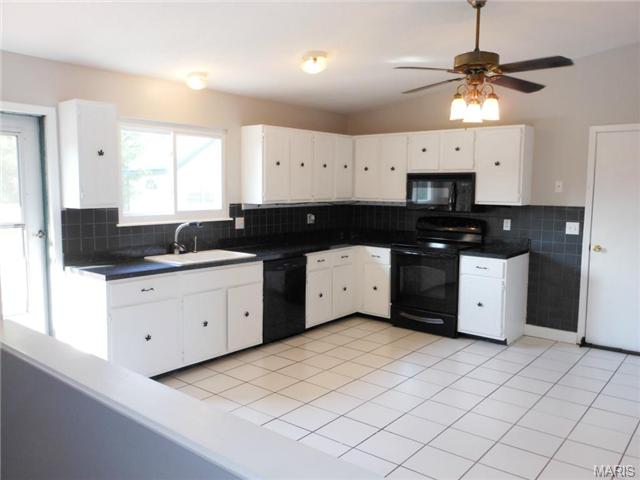 1330 Manuka Dr, O'fallon, MO 63366 photo 4