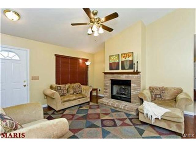 7 N Perry Dr, O'fallon, MO 63366 photo 2