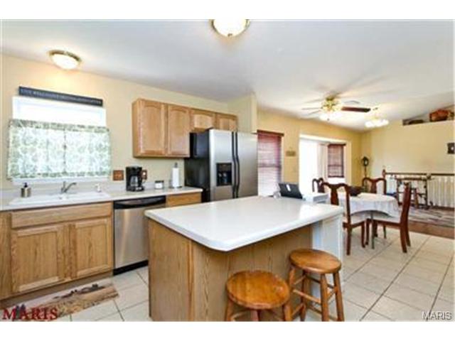 7 N Perry Dr, O'fallon, MO 63366 photo 4