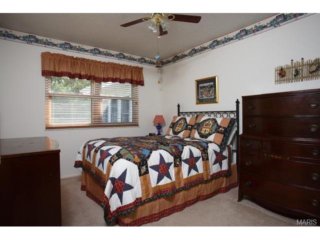 822 Garonne, Ballwin, MO 63021 photo 14