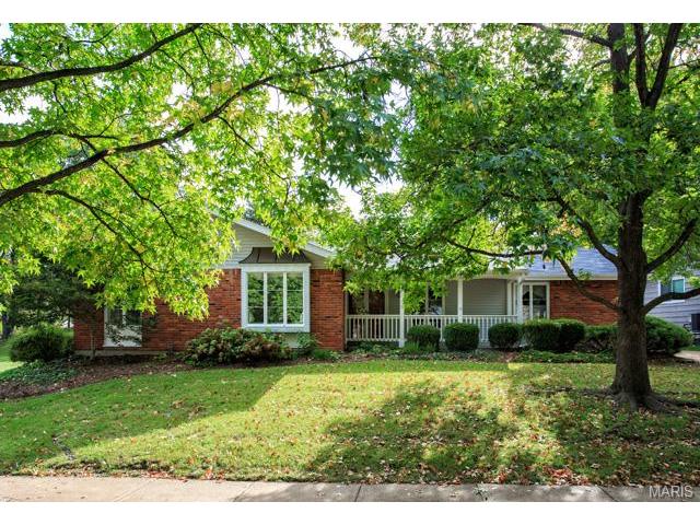 822 Garonne, Ballwin, MO 63021 photo 1