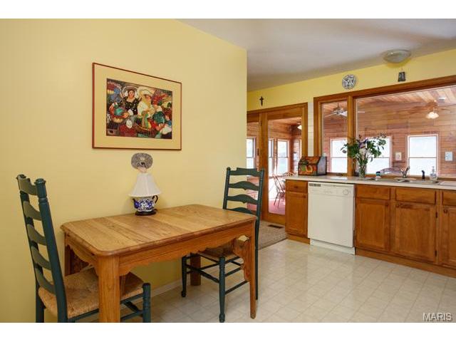 822 Garonne, Ballwin, MO 63021 photo 9