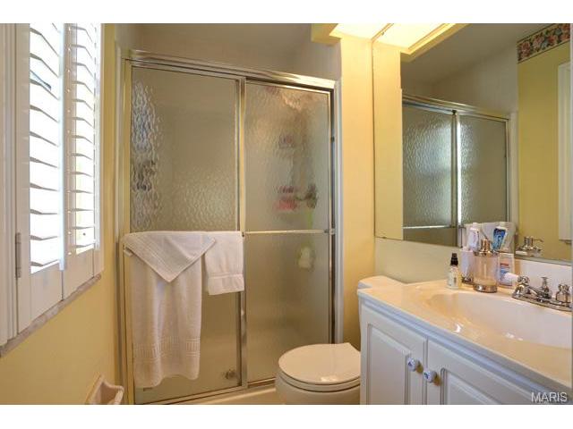 822 Garonne, Ballwin, MO 63021 photo 12
