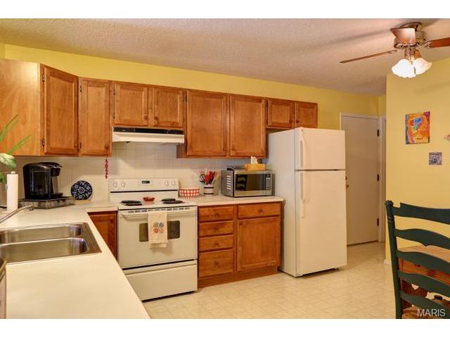 822 Garonne, Ballwin, MO 63021 photo 8