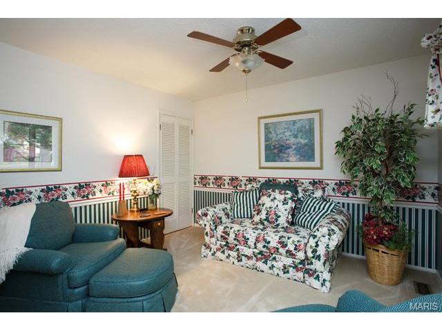 822 Garonne, Ballwin, MO 63021 photo 4