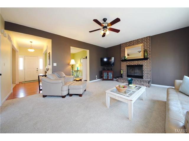 214 Falcon Hill Dr, O'fallon, MO 63368 photo 2