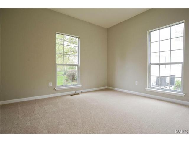 404 Arbor Mdw, Ballwin, MO 63021 photo 21