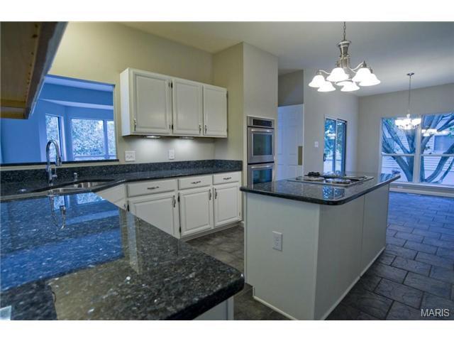 404 Arbor Mdw, Ballwin, MO 63021 photo 2