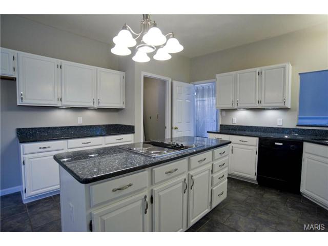 404 Arbor Mdw, Ballwin, MO 63021 photo 4