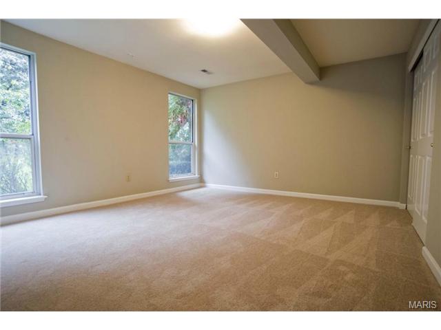 404 Arbor Mdw, Ballwin, MO 63021 photo 28