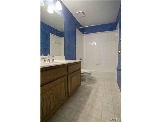 404 Arbor Mdw, Ballwin, MO 63021 photo 30