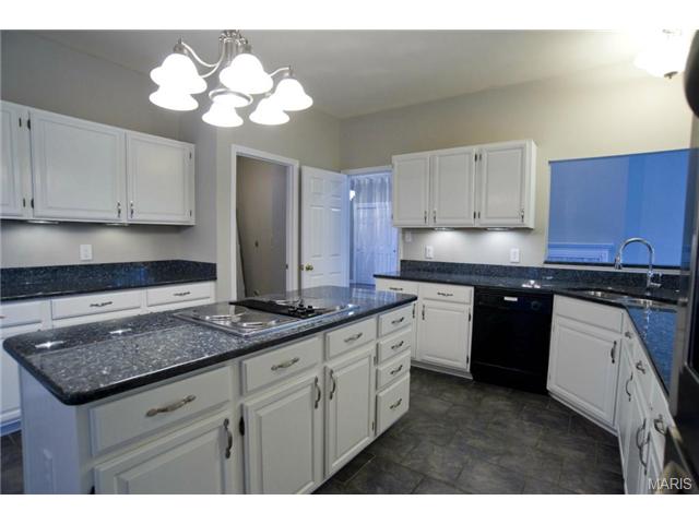 404 Arbor Mdw, Ballwin, MO 63021 photo 6