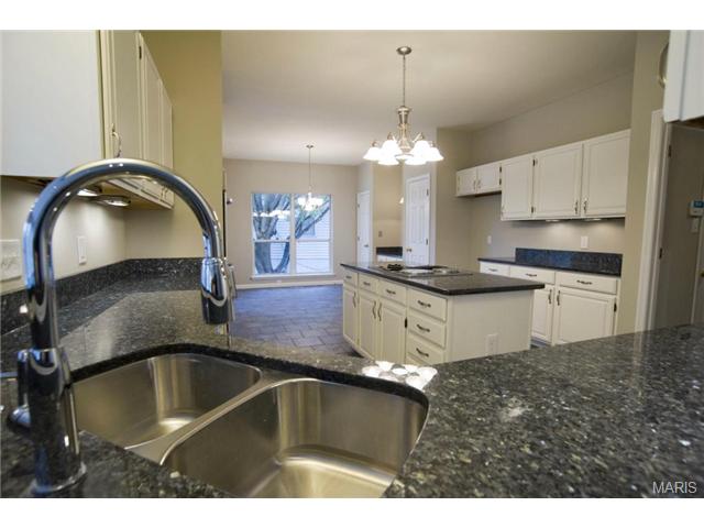 404 Arbor Mdw, Ballwin, MO 63021 photo 5