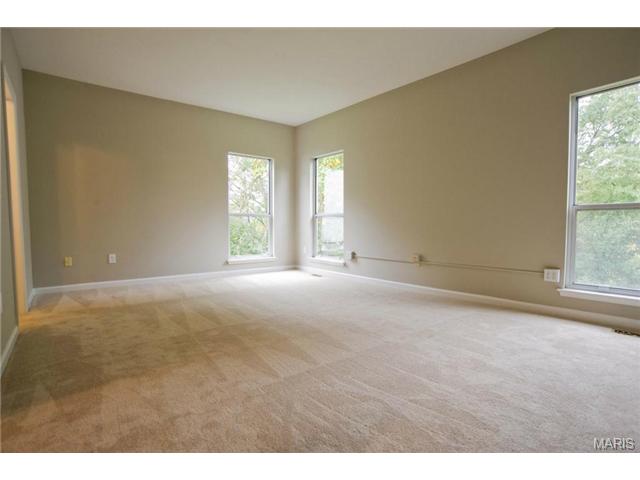 404 Arbor Mdw, Ballwin, MO 63021 photo 23