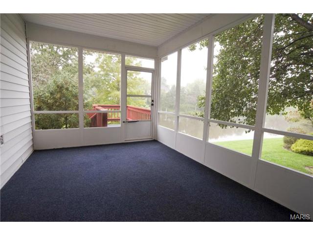 404 Arbor Mdw, Ballwin, MO 63021 photo 11