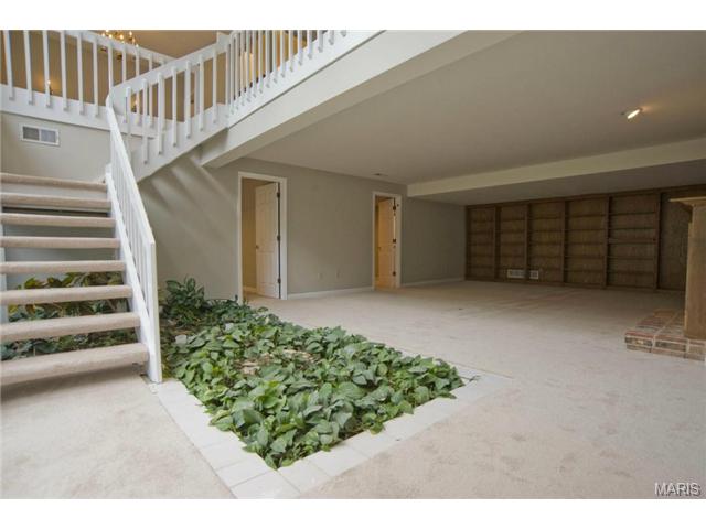 404 Arbor Mdw, Ballwin, MO 63021 photo 25