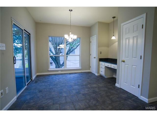 404 Arbor Mdw, Ballwin, MO 63021 photo 8