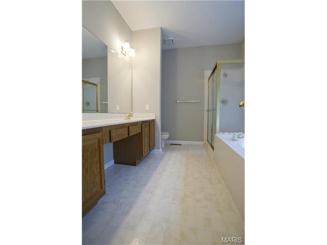 404 Arbor Mdw, Ballwin, MO 63021 photo 24
