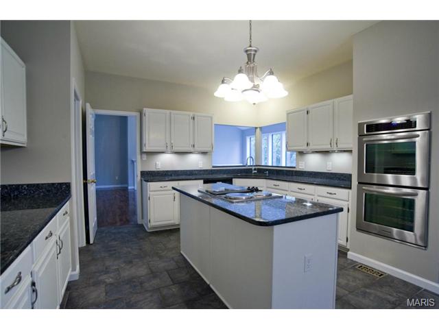 404 Arbor Mdw, Ballwin, MO 63021 photo 3