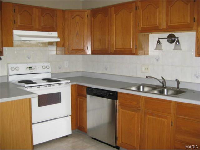 603 Joyce Ann Dr, Ballwin, MO 63021 photo 4