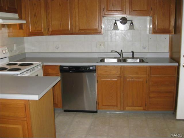 603 Joyce Ann Dr, Ballwin, MO 63021 photo 3