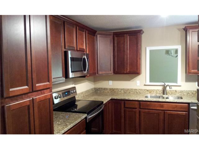 404 Brooktree Dr, Ballwin, MO 63011 photo 3
