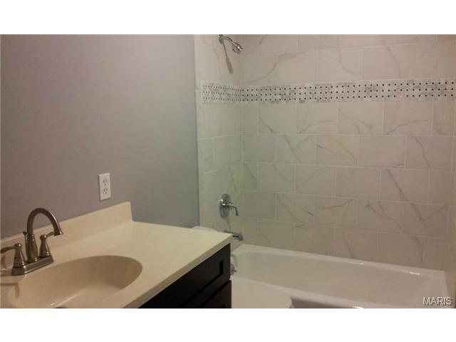 404 Brooktree Dr, Ballwin, MO 63011 photo 6