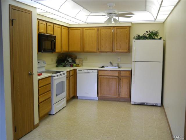749 Ridgeside Dr #G, Ballwin, MO 63021 photo 2