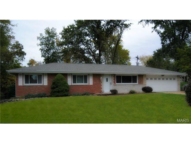 129 Smith Dr, Ballwin, MO 63011 photo 1