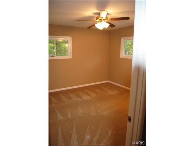 129 Smith Dr, Ballwin, MO 63011 photo 12