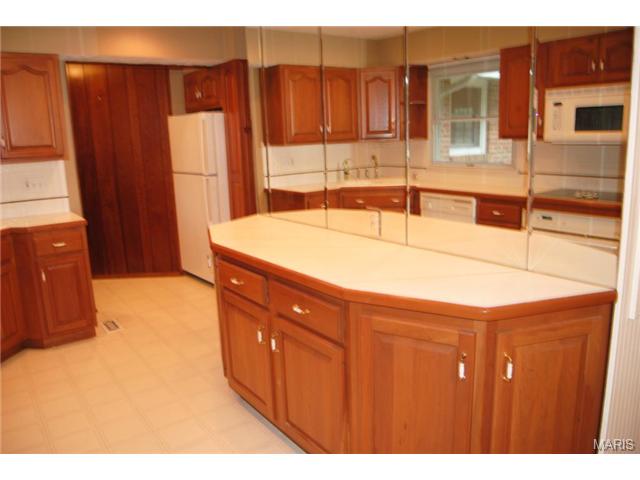 129 Smith Dr, Ballwin, MO 63011 photo 9