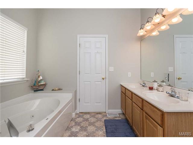514 Duke William Ct, O'fallon, MO 63366 photo 17