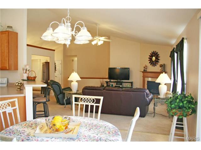 749 Longfellow Cir, O'fallon, MO 63366 photo 2