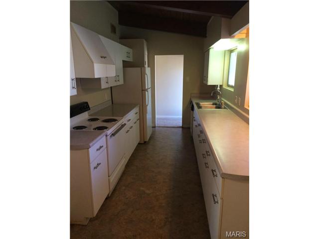 417 Glyn Cagny, Ballwin, MO 63021 photo 5