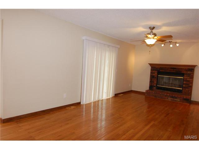 362 Carriage Trail Ct, O'fallon, MO 63368 photo 3