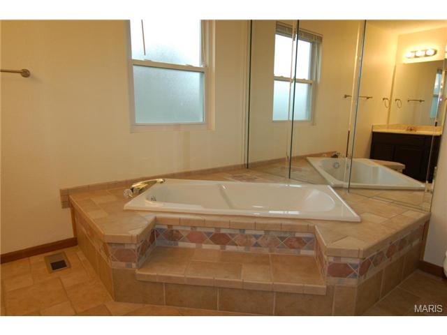 362 Carriage Trail Ct, O'fallon, MO 63368 photo 4