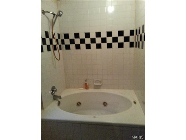 1024 Waterman Dr, Ballwin, MO 63021 photo 5