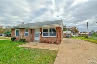 7430 Sharp Ave, Saint Louis, MO 63116 photo 2