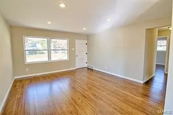 7430 Sharp Ave, Saint Louis, MO 63116 photo 4