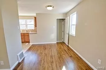 7430 Sharp Ave, Saint Louis, MO 63116 photo 5