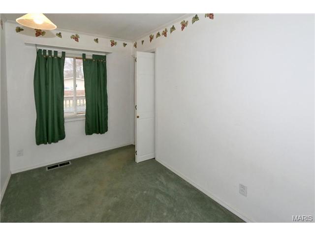 237 E Skyline Dr, Ballwin, MO 63011 photo 9