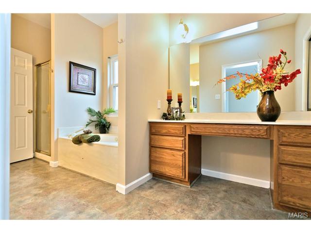 37 Clarksburg Ct, Weldon Spring, MO 63304 photo 12