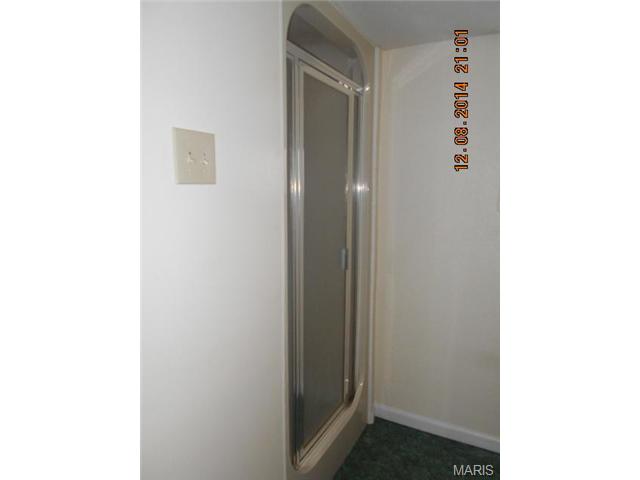 606 Karess, Saint Louis, MO 63137 photo 14