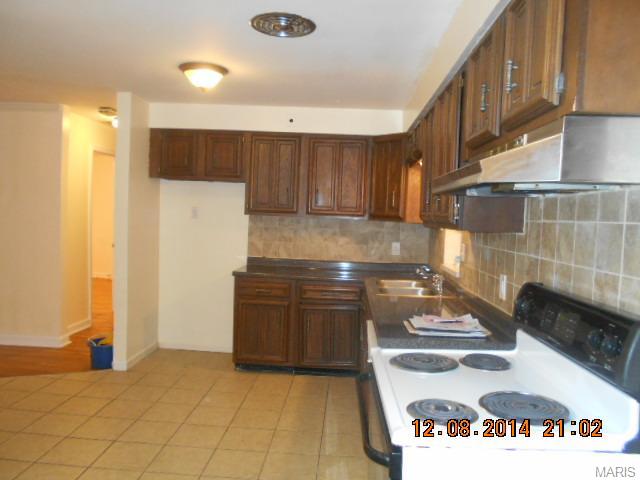 606 Karess, Saint Louis, MO 63137 photo 3